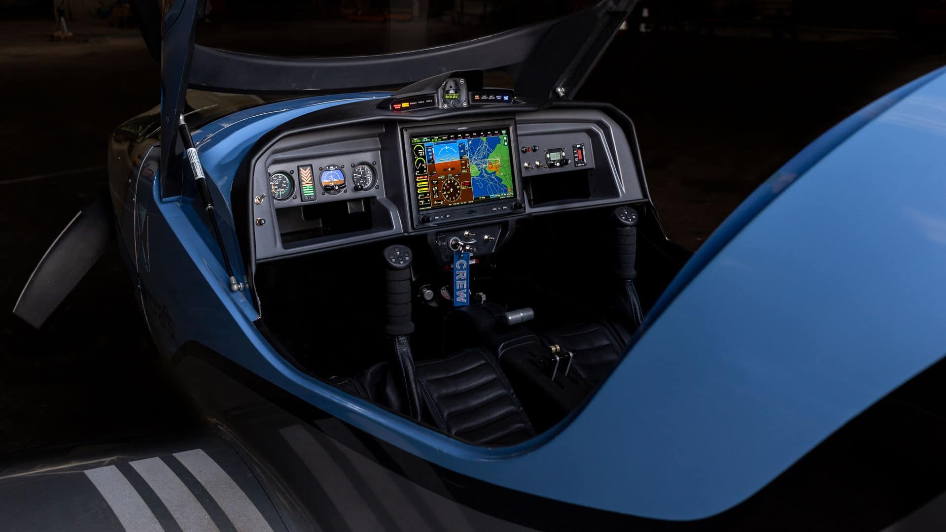 The cockpit of the Elixir is the most simple you can find in a certified aircraft today. The Garmin G3X merges all flight parameters in one screen.